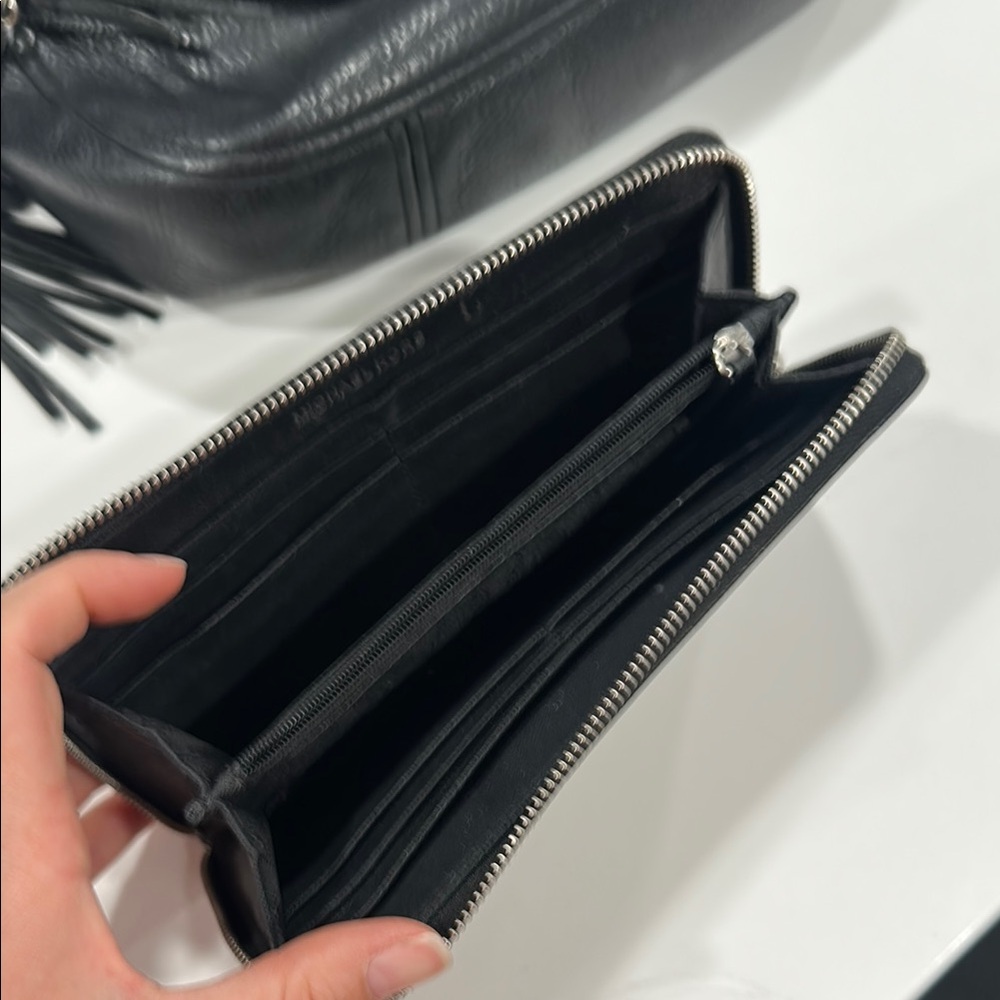 Michael Kors Black Shoulder Purse with Black and White Wallet - Picture 3 of 9